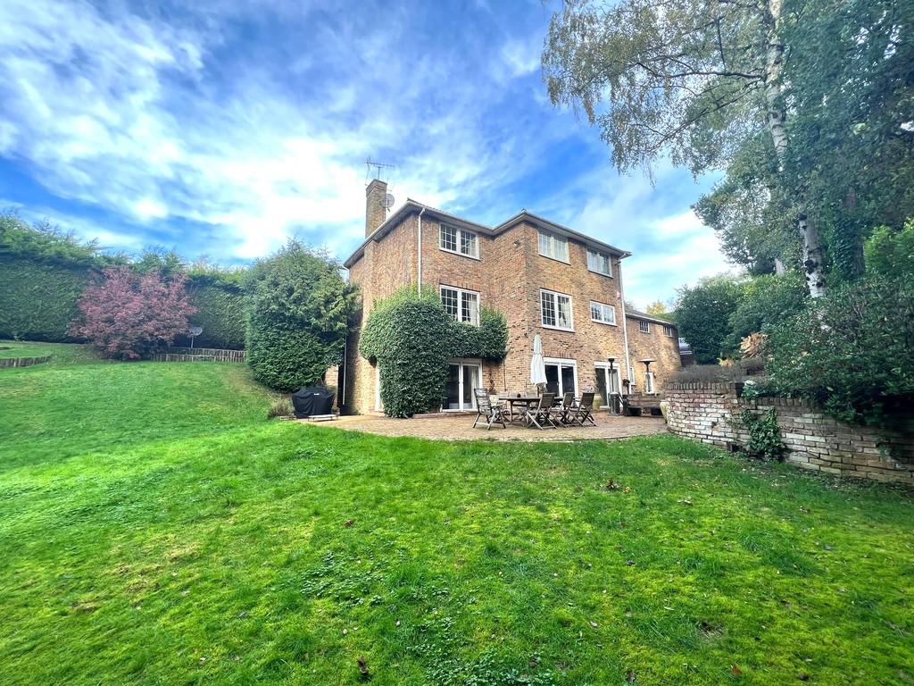 Alison Drive, Surrey GU15 6 bed detached house to rent £5,000 pcm (£1,154 pw)