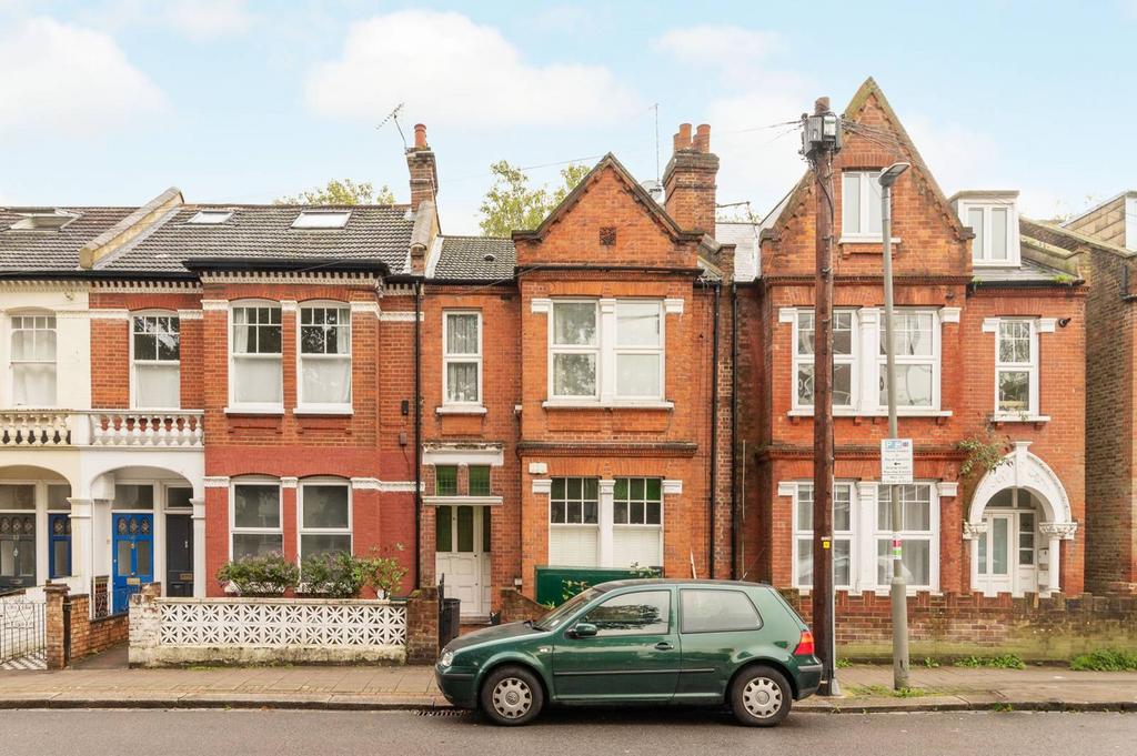 Franciscan Road, Tooting Bec, London, SW17 2 bed flat for sale £650,000