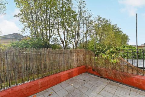 2 bedroom flat for sale, Franciscan Road, Tooting Bec, London, SW17