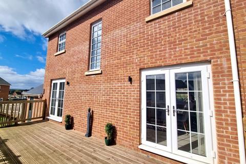 65 Tarka Way, Crediton, EX17 3FF