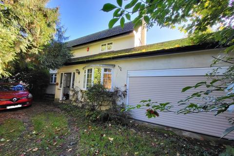61 Leaves Green Road, Keston, BR2 6DE