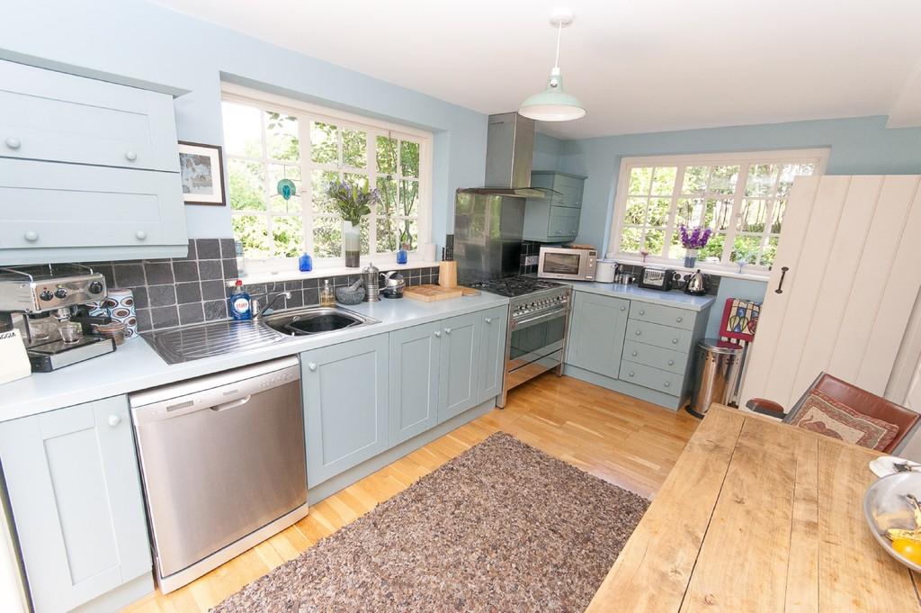 Ewhurst Green, East Sussex TN32 3 bed semidetached house for sale £