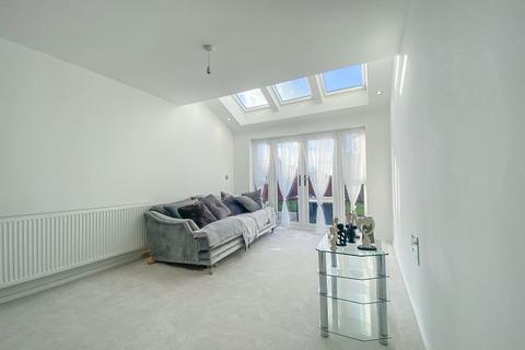 4 bedroom detached house for sale, College Way, Featherstone