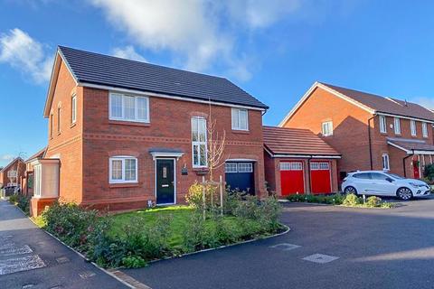 4 bedroom detached house for sale, College Way, Featherstone