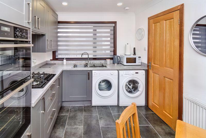 Lairds Hill Court, Kilsyth 3 bed semidetached bungalow £219,995