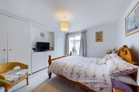 31 Breech Lane, Walton On The Hill, Tadworth, KT20 7SJ