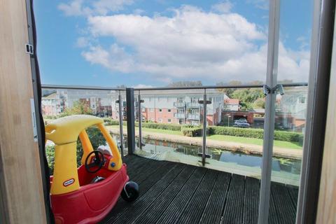 Flat 10, Didcot House Chantry Close, West Drayton, UB7 7FT