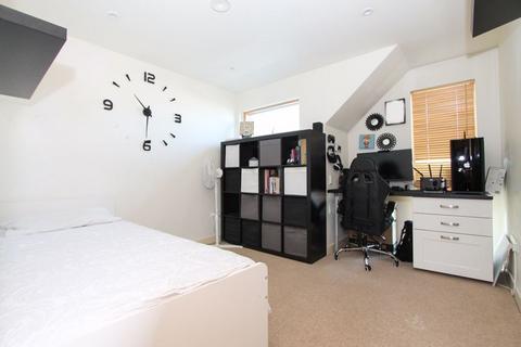 Flat 10, Didcot House Chantry Close, West Drayton, UB7 7FT