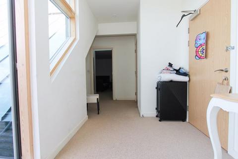 Flat 10, Didcot House Chantry Close, West Drayton, UB7 7FT