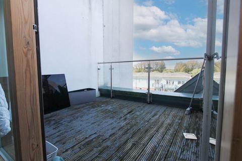 Flat 10, Didcot House Chantry Close, West Drayton, UB7 7FT