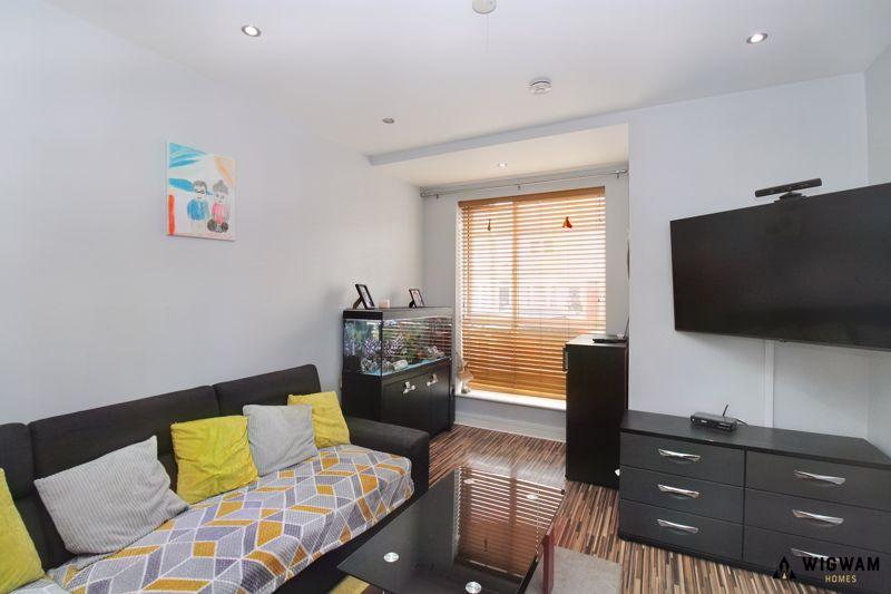 Hawthorn Avenue, Hull, HU3 3 bed terraced house for sale £165,000