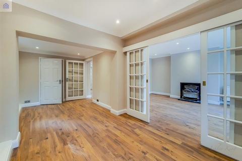 4 bedroom detached house to rent - Ravenswood Park, Northwood HA6
