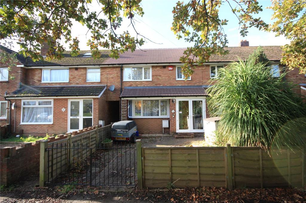 Middle Park Way, Havant, Hampshire, PO9 3 bed terraced house for sale