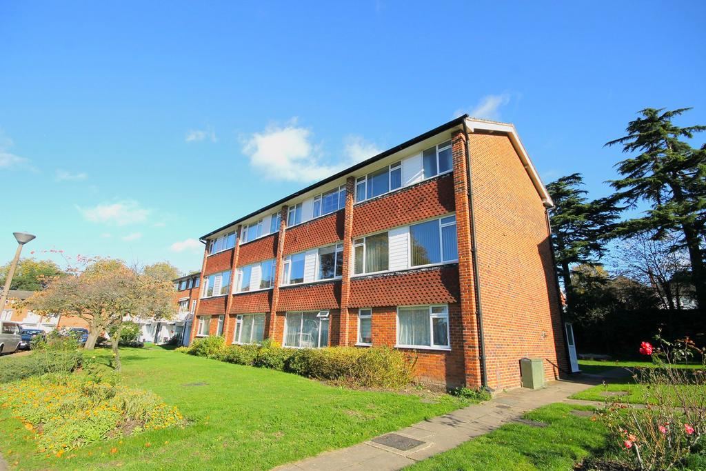 Abbey Park, Beckenham, BR3 2 bed for sale £315,000