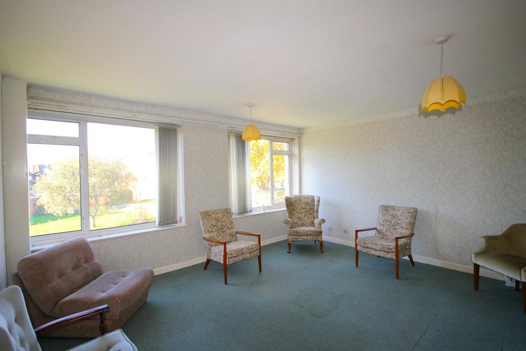 Abbey Park, Beckenham, BR3 2 bed for sale £315,000