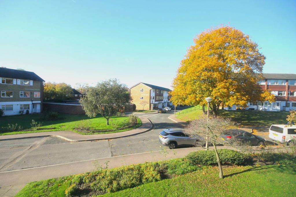 Abbey Park, Beckenham, BR3 2 bed for sale £315,000