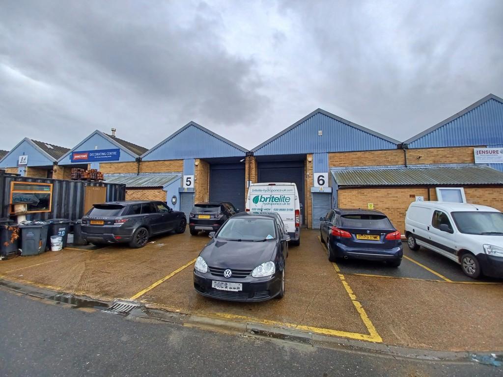 Tait Road, Croydon CR0 Industrial unit to rent £2,919 pcm (£674 pw)