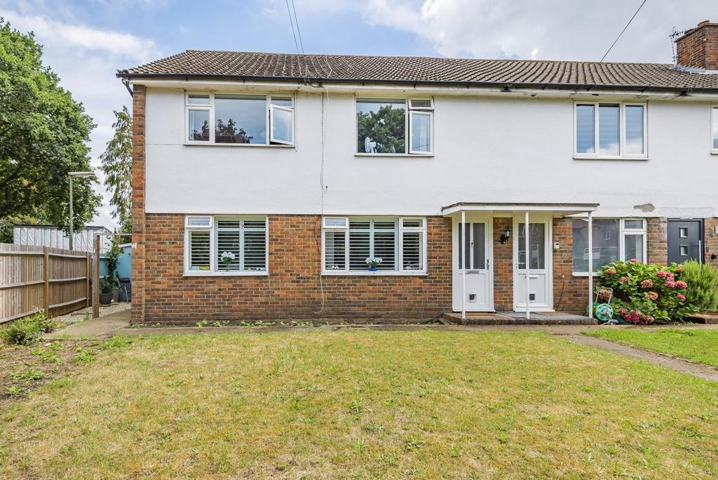Rectory Lane, West Byfleet KT14 2 bed £1,400 pcm (£323 pw)