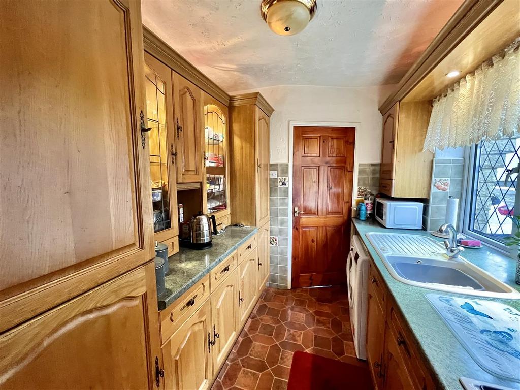 Grasmere Drive, Elland 3 bed semidetached house for sale £210,000