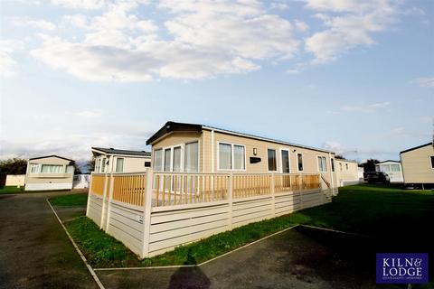 2 bedroom park home for sale, Private Sale, Oaklands Park, Colchester Road, St. Osyth, Clacton-On-Sea