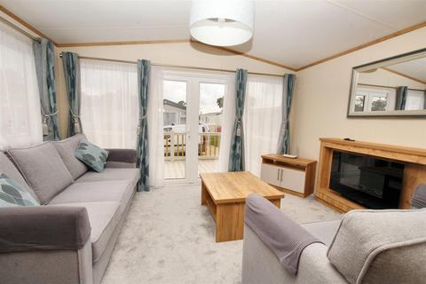 2 bedroom park home for sale, Oaklands Park, Colchester Road, St. Osyth, Clacton-On-Sea