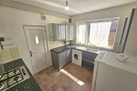 3 bedroom terraced house to rent, Carberry Road, Gorton, Manchester, M18
