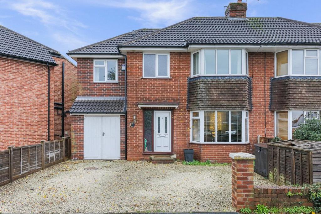 Lee Crescent, Durkar, Wakefield, West Yorkshire, WF4 3 bed semi