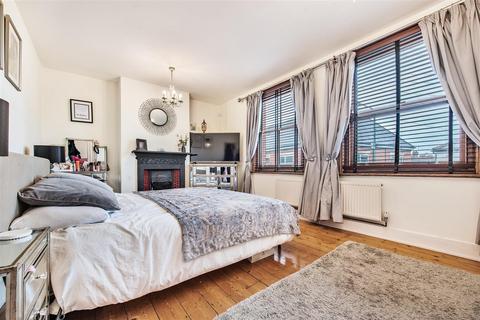 10 Brockenhurst Road, Ascot, SL5 9DL
