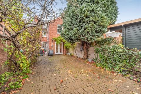 10 Brockenhurst Road, Ascot, SL5 9DL