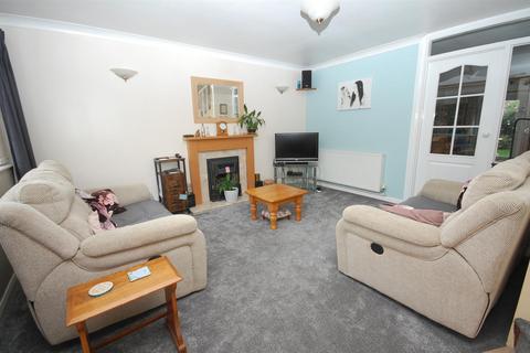 4 bedroom semi-detached house for sale - Athlone Rise, Garforth, Leeds