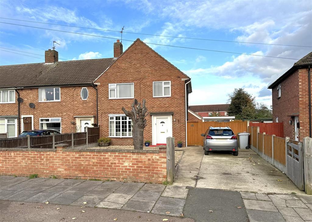 Eton Avenue, Newark 3 bed end of terrace house £180,000