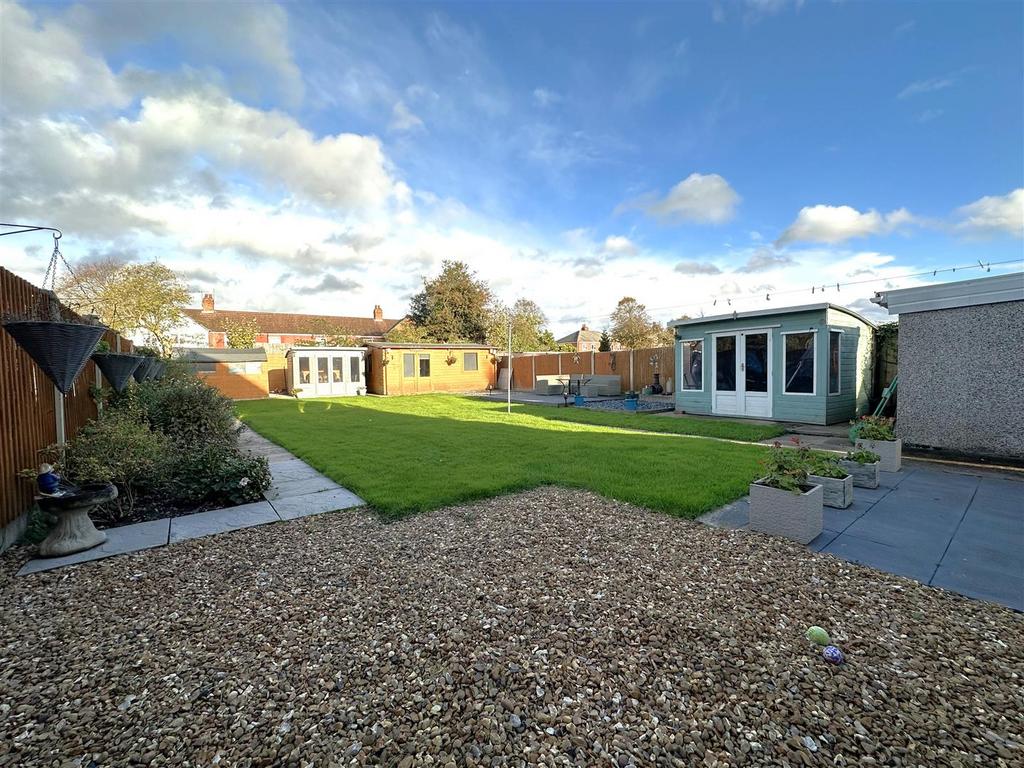 Eton Avenue, Newark 3 bed end of terrace house £180,000