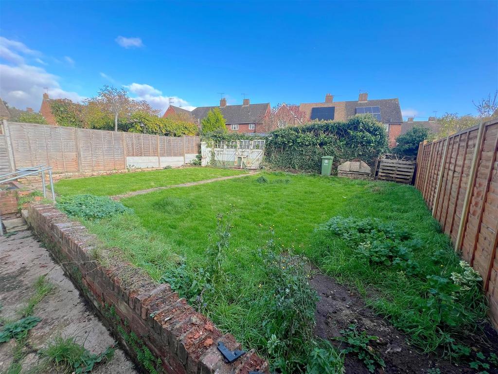 Hodgson Road, StratfordUponAvon 3 bed semidetached house £250,000