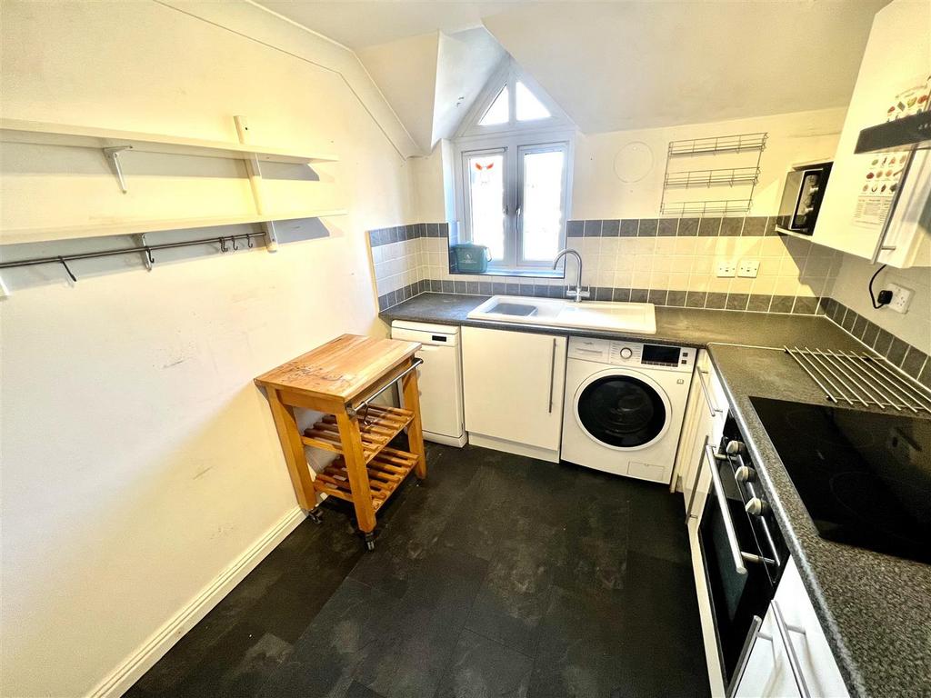 Kitchen 1.jpg