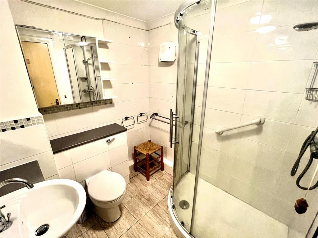 Shower room.jpg