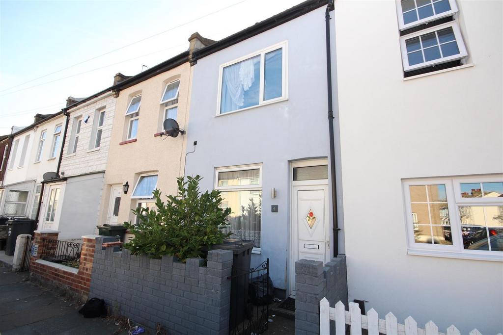Howard Road, DARTFORD, Kent 2 bed terraced house £1,500 pcm (£346 pw)