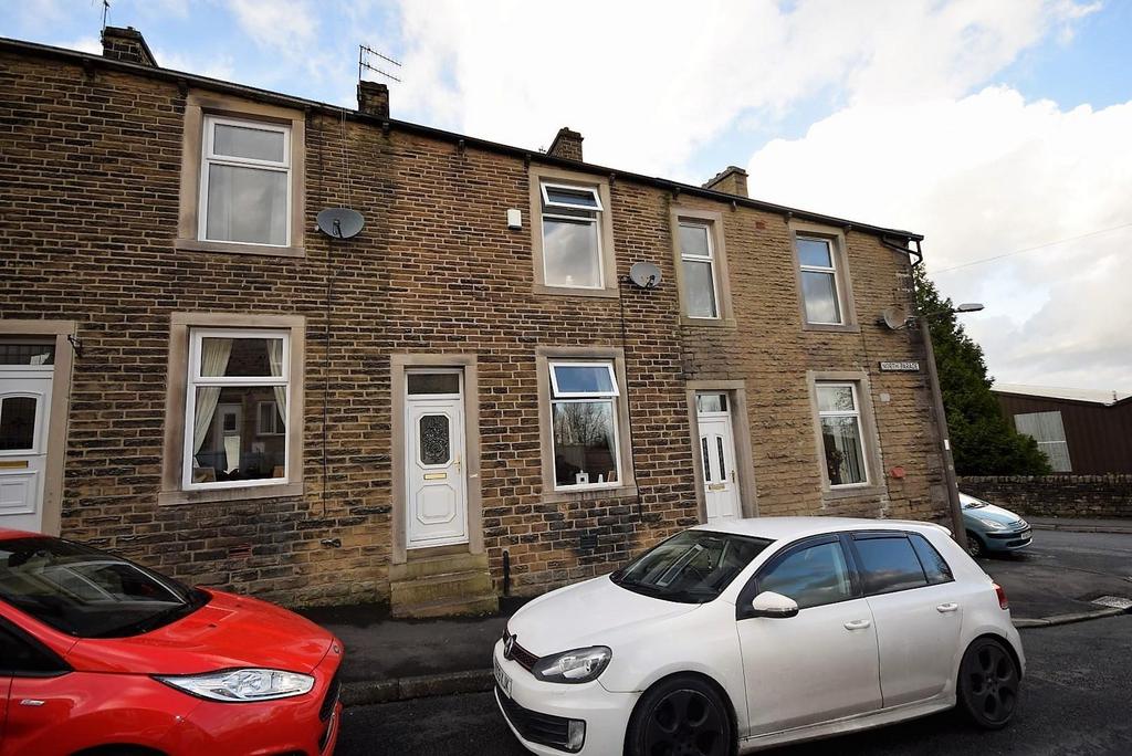 North Parade, Barnoldswick 2 bed terraced house to rent £625 pcm (£