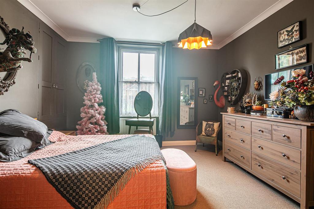 Principal bedroom