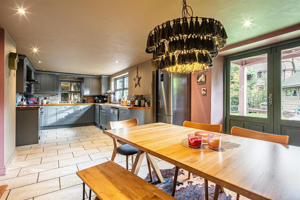 Dining kitchen overall