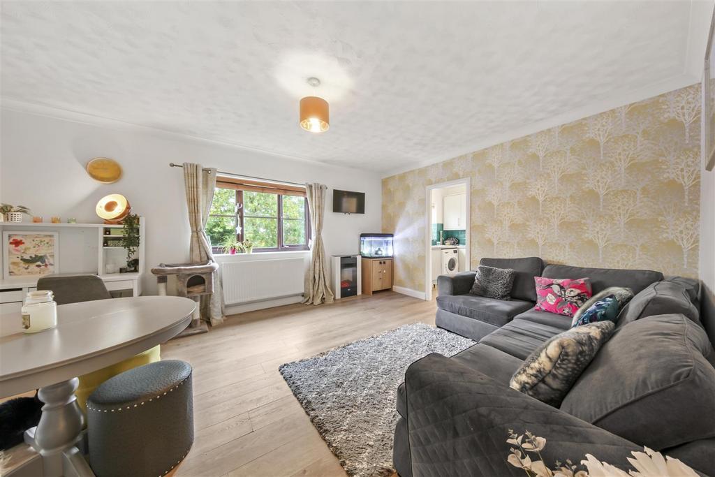 Hawarden Hill, Dollis Hill 2 bed flat for sale £375,000