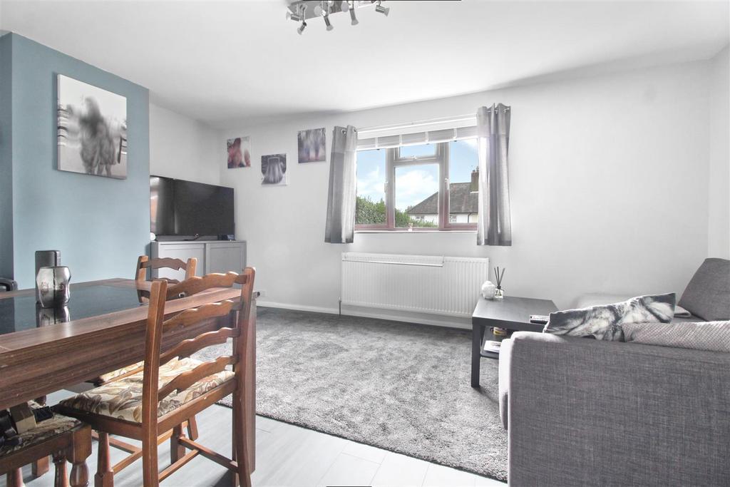 Rosedale Avenue, West Cheshunt 1 bed for sale £275,000