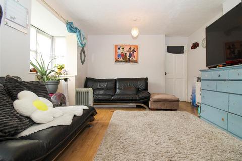 2 bedroom flat for sale, Creighton Road, London