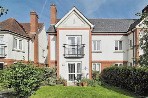 1 bedroom apartment for sale, Farringford Court, Avenue Road, Lymington, Hampshire, SO41 9PA