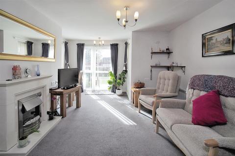 1 bedroom apartment for sale, Farringford Court, Avenue Road, Lymington, Hampshire, SO41 9PA