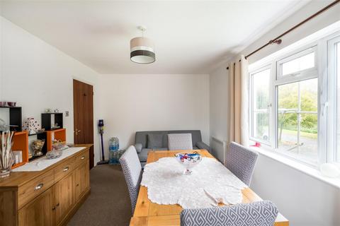 1 bedroom flat for sale, Willow Court, Skipton Way, Horley