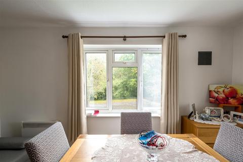 1 bedroom flat for sale, Willow Court, Skipton Way, Horley
