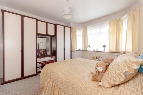 15 Brookdean Road, Worthing, BN11 2PB