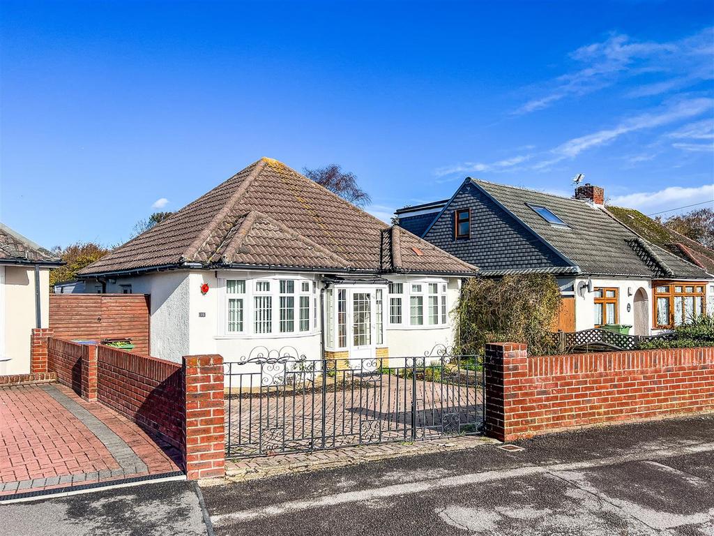 White Hart Lane, Portchester 3 bed detached bungalow for sale £400,000