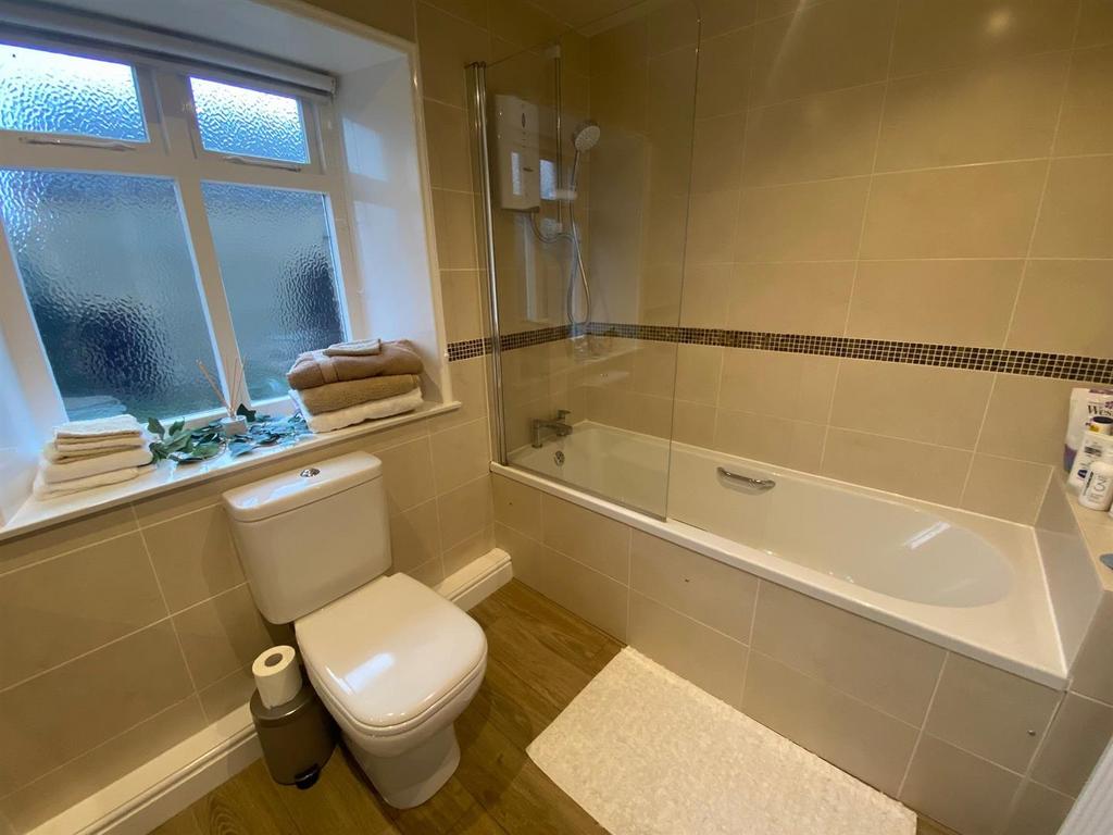BATHROOM 1.jpg