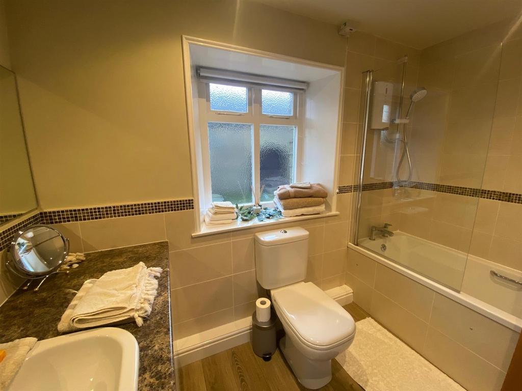 BATHROOM 2.jpg